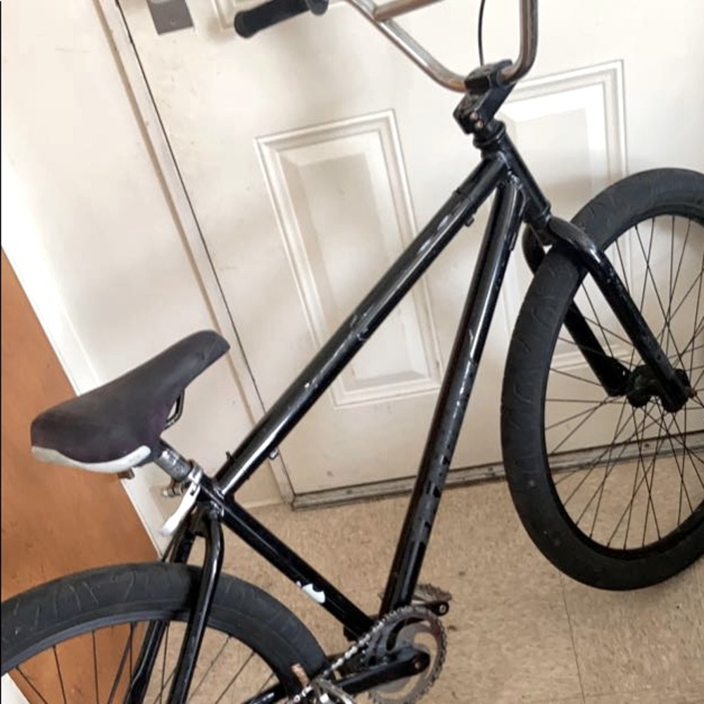 Framed 26 in Maxie tires,diss break,stop bars